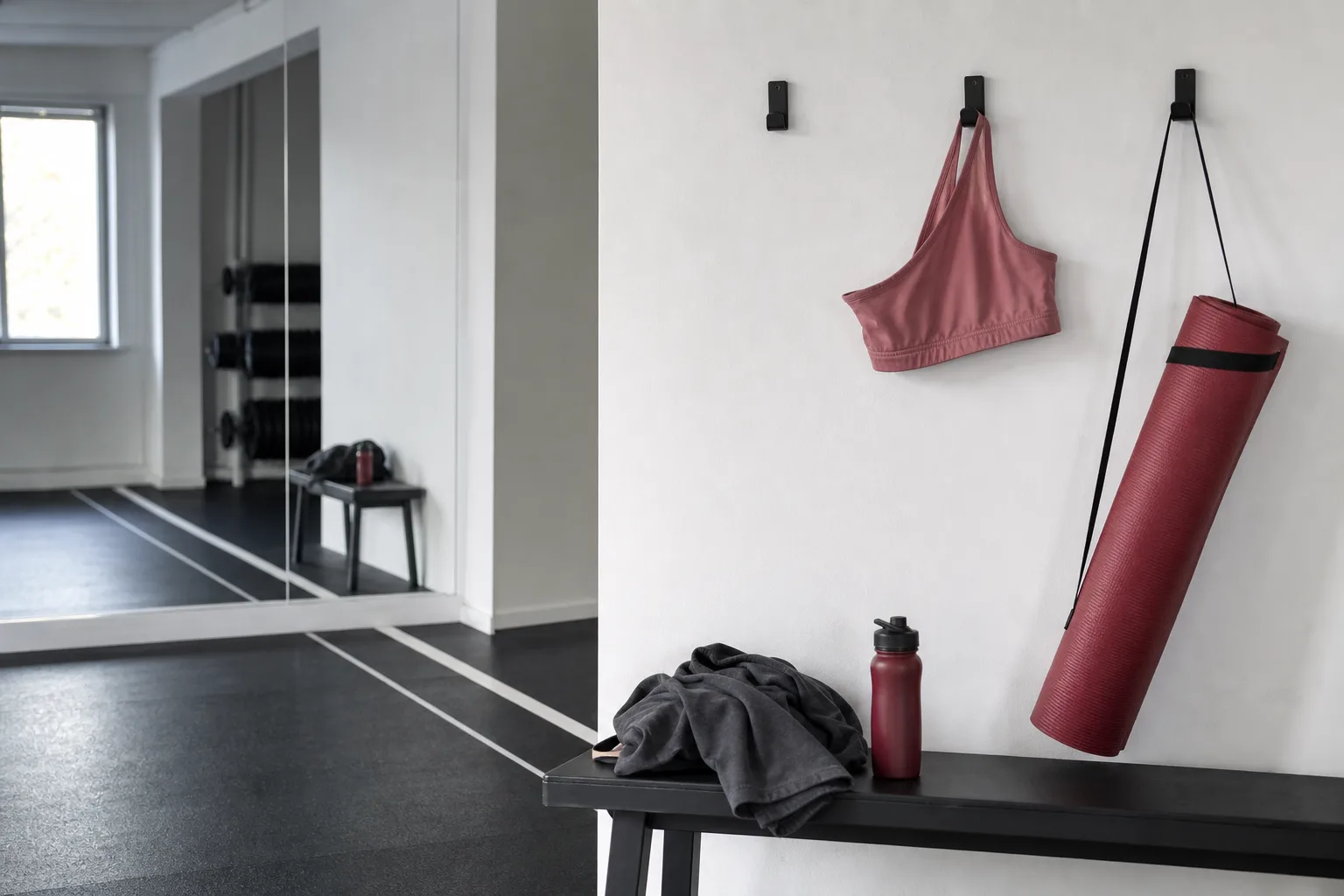 Enaxlad sport-bh på krok i gymrum