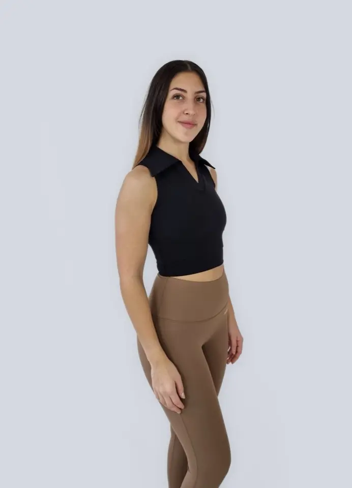 MISS ON COLLAR Träningstopp i svart med krage