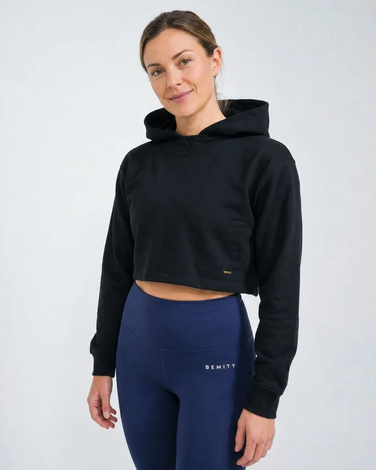 MISS ON Crop Hoodie i svart