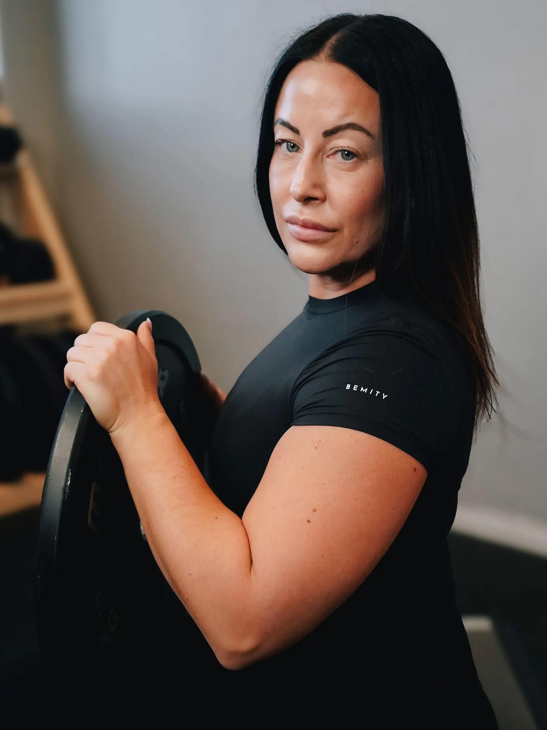 BEMITY T-SHIRT CROP - Svart / XL