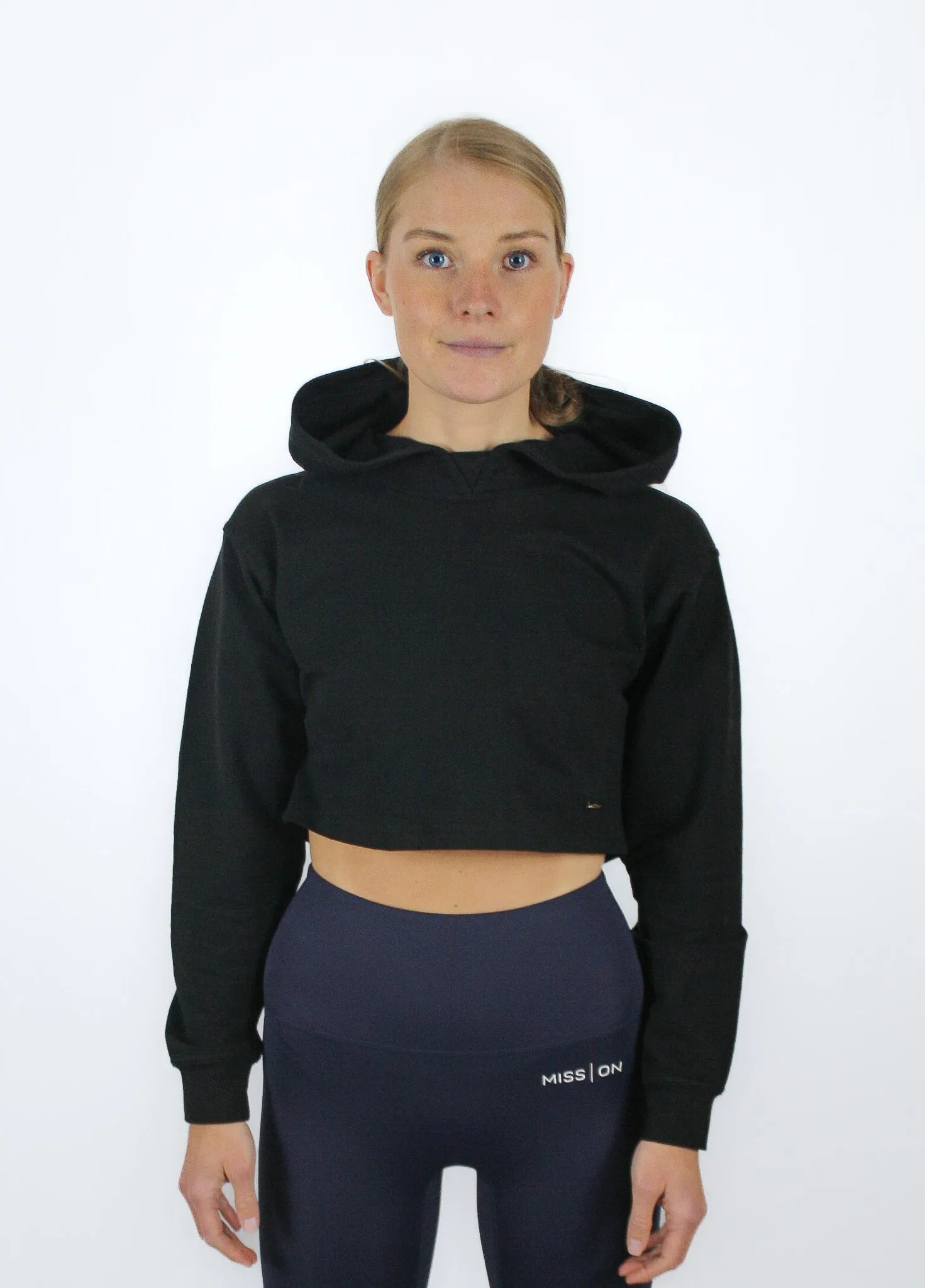 CROP HOODIE - Svart / XS