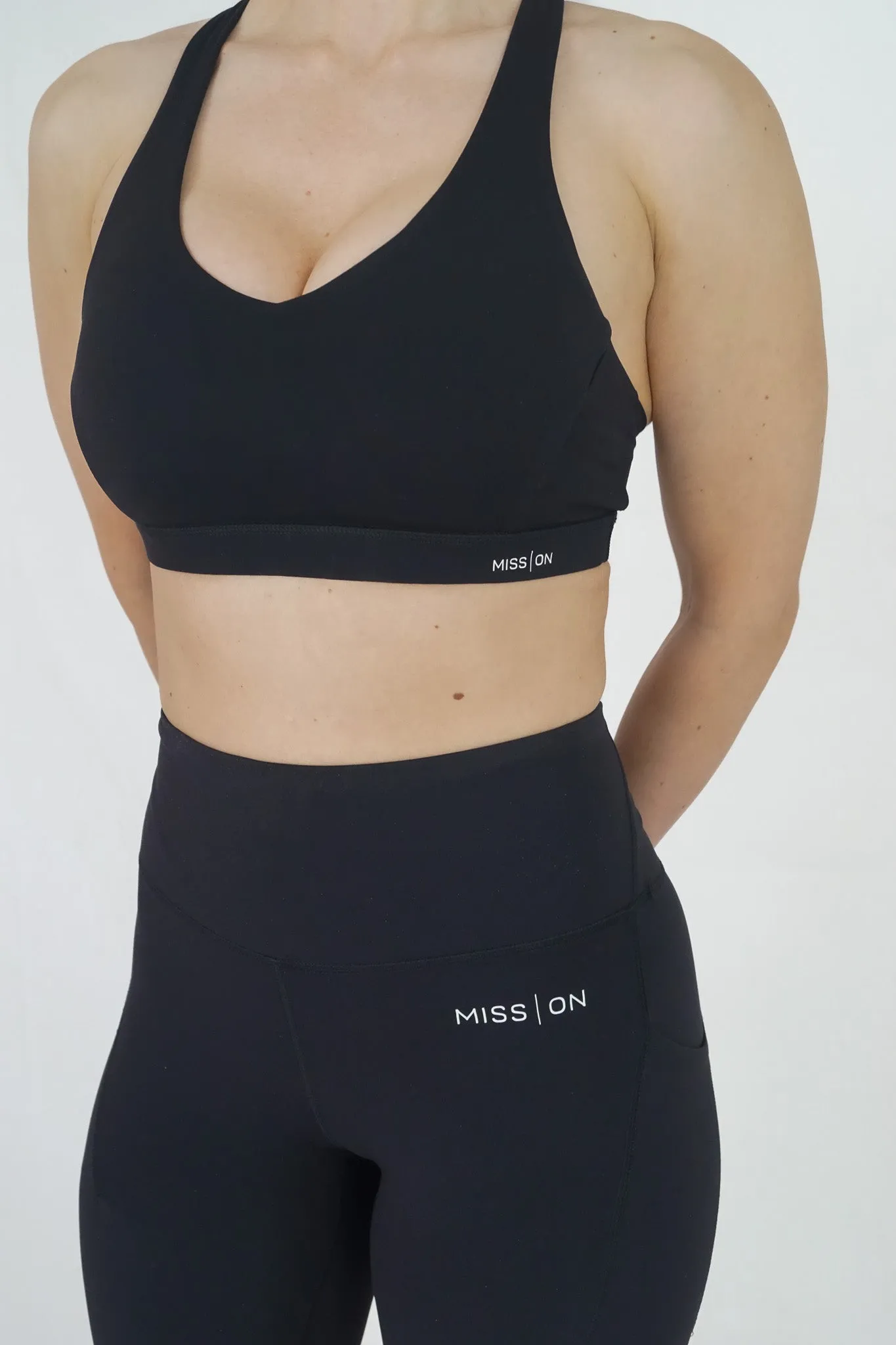 ONE STRAP SPORTS BRA - Svart / XL